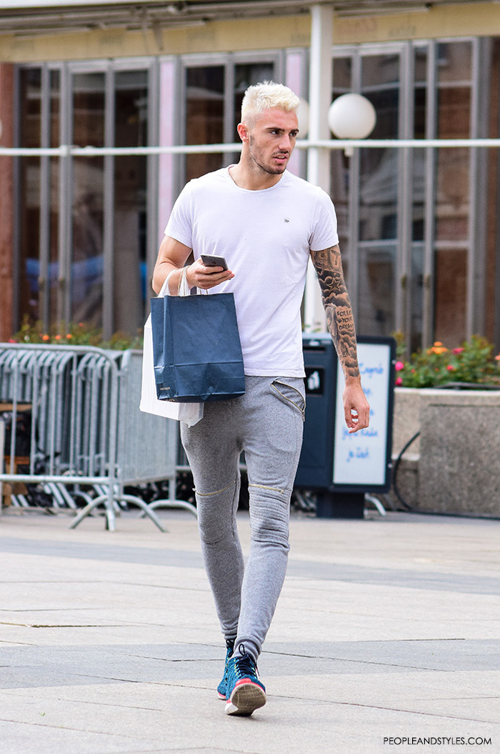 Casual Mens Look: Grey Joggers and Cool Sneakers – Fashion Trends